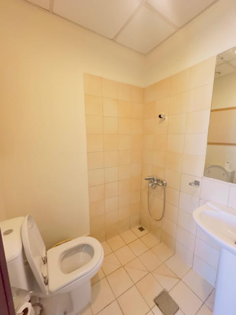 Premium Single Room, Private Bathroom | Bathroom | Towels, toilet paper