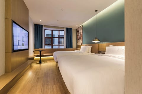 Family Type Room | Premium bedding, down comforters, pillowtop beds, free minibar