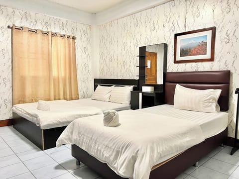 Triple Room | Free WiFi, bed sheets
