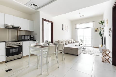 Family Apartment, 2 Bedrooms, Non Smoking | Private kitchen | Full-size fridge, microwave, oven, stovetop