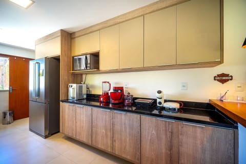 Deluxe House, 4 Bedrooms, Private Pool | Private kitchen | Fridge, microwave, oven, stovetop