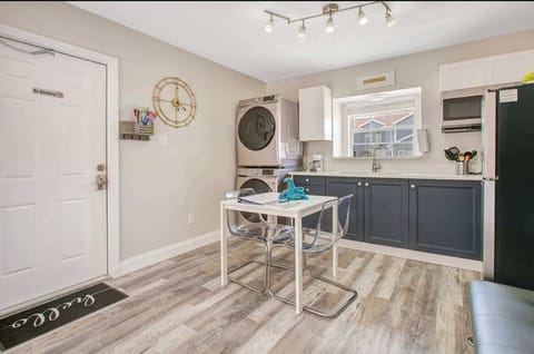 Studio, 1 King Bed, Kitchen (Donald’s Luxury Retreat) | Private kitchen | Fridge, microwave, stovetop, coffee/tea maker