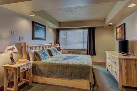 Luxury Room | Desk, blackout drapes, iron/ironing board, free WiFi