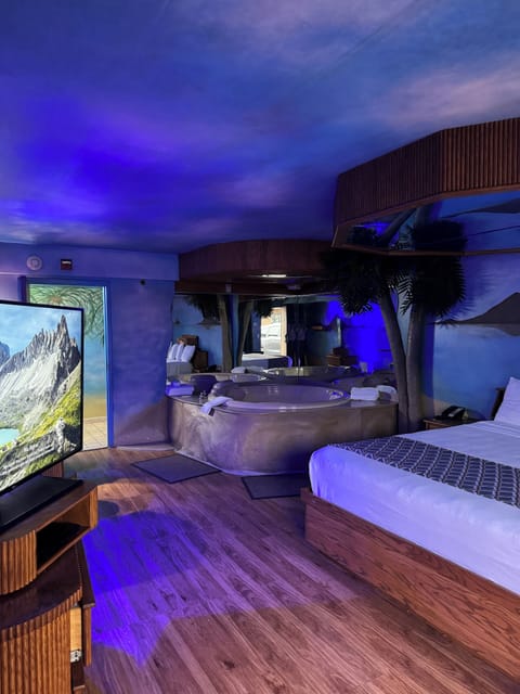 Signature Room | Iron/ironing board, free WiFi, bed sheets