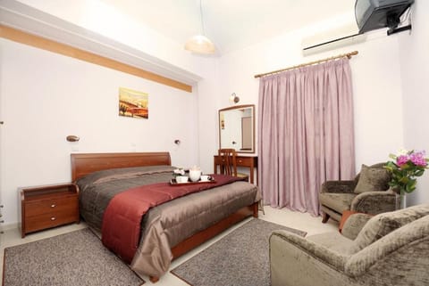 Double or Twin Room | Soundproofing, free cribs/infant beds, free WiFi, bed sheets