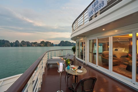 Gallery Suite Cabin | Terrace/patio
