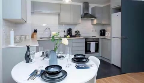 House | In-room dining