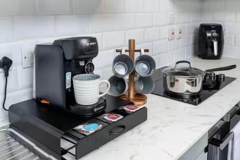 House | Private kitchen | Electric kettle, toaster