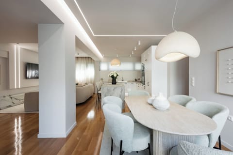 Luxury Apartment | Dining room