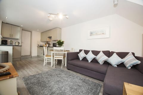 Cottage | Living area | TV