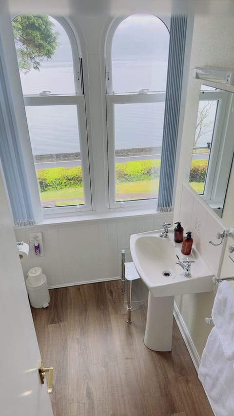 Deluxe Double Room, 1 Double Bed, Housekeeping, Mountain View | Bathroom | Shower, free toiletries, hair dryer, towels