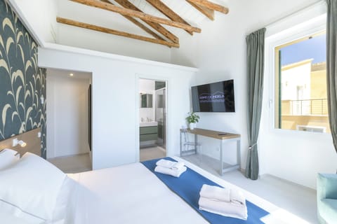 SUPERIOR DELUXE DOUBLE/TWIN ROOM WITH ROOM VIEW | Premium bedding, Select Comfort beds, desk, iron/ironing board