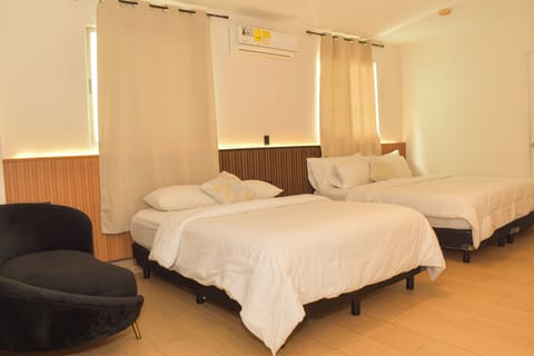Premier Twin Room | Desk, WiFi (free), bed sheets