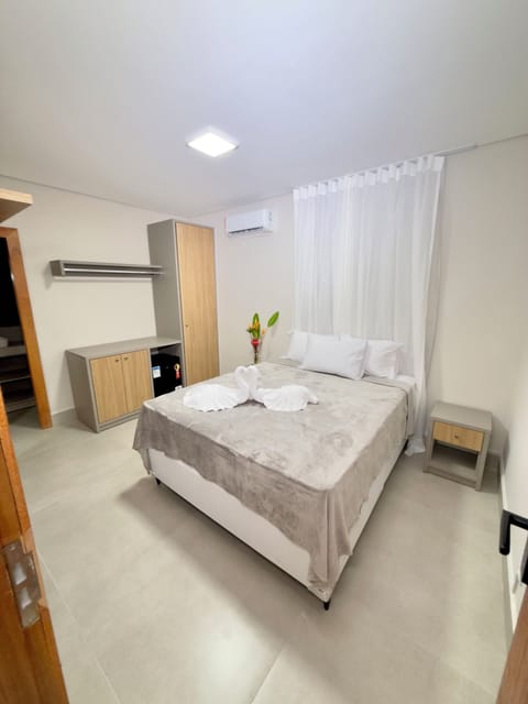 Comfort Double Room, 1 Queen Bed, Housekeeping | Individually decorated, individually furnished, desk, laptop workspace