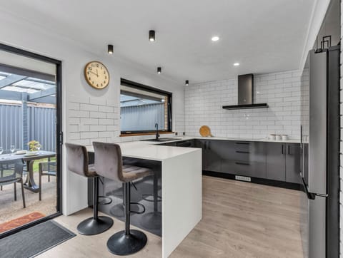Luxury House, Beachside | Private kitchen | Electric kettle, toaster, cleaning supplies, freezer