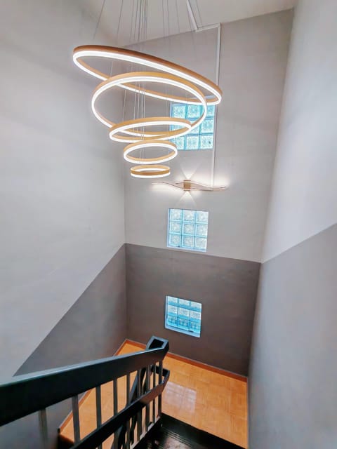 Family Bungalow | 5 bedrooms, soundproofing, iron/ironing board, bed sheets
