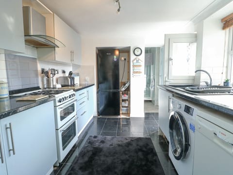 Dishwasher, cookware/dishes/utensils