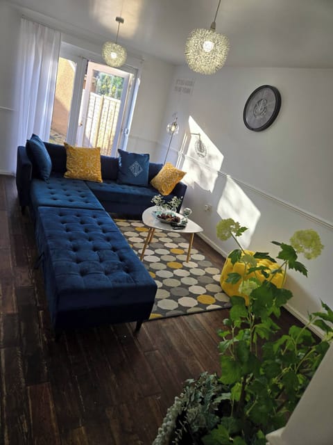 House, 2 Bedrooms | Living area