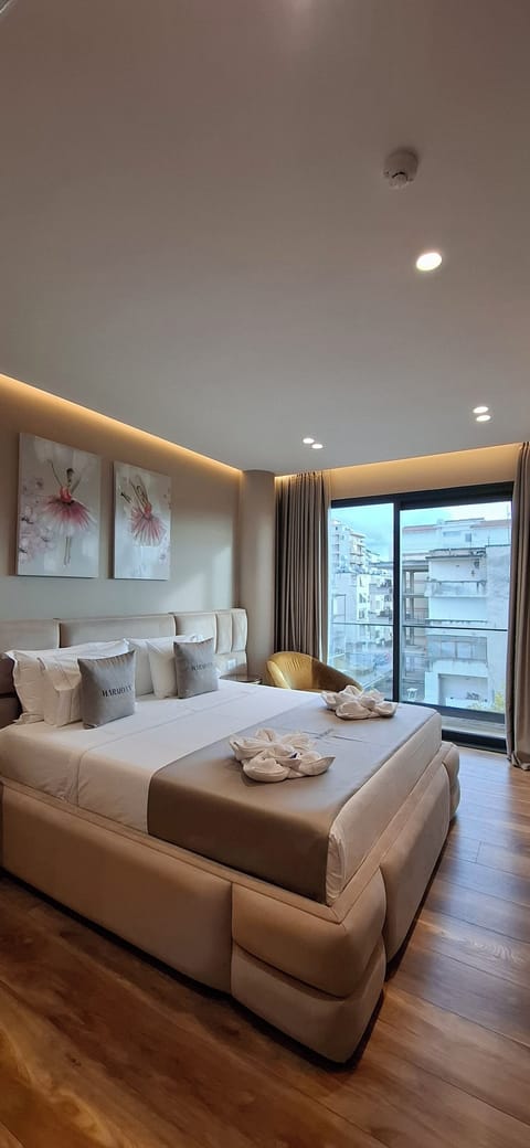 Comfort Double Room, 1 King Bed, Balcony, City View | Desk, blackout drapes, free WiFi, bed sheets