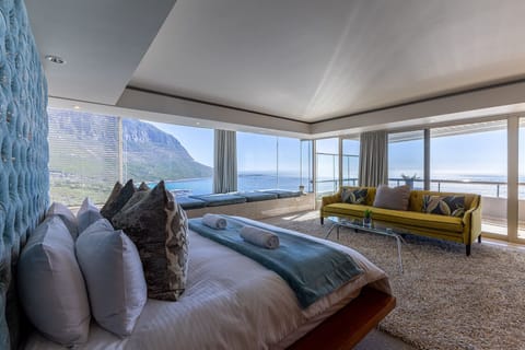 Queen Suite with Sea View | Premium bedding, minibar, soundproofing, free WiFi