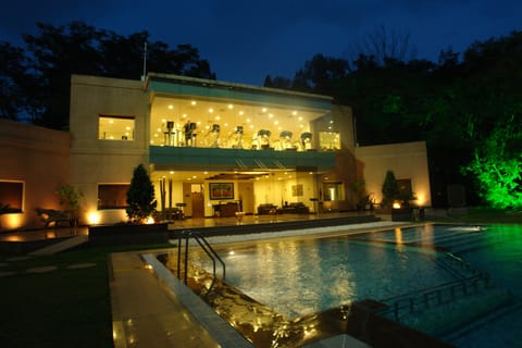 Outdoor pool, pool umbrellas, sun loungers
