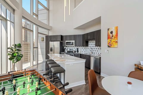 Deluxe Apartment, 3 Bedrooms, Non Smoking | Private kitchen | Fridge, microwave, oven, stovetop