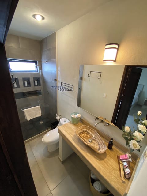 Deluxe Double Room, Garden View | Bathroom | Towels, soap, toilet paper