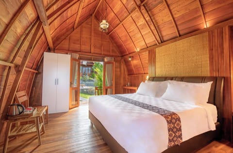 Premium Double Room, Pool View | Soundproofing, free WiFi