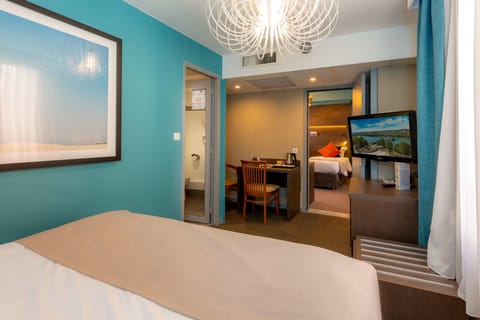 Standard Room, 1 Double Bed | Minibar, desk, blackout drapes, soundproofing