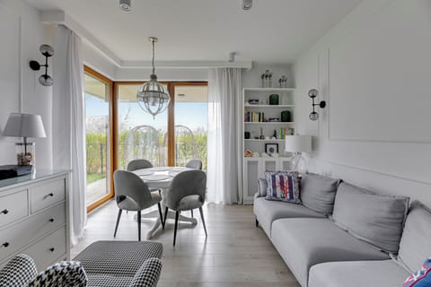 Comfort Apartment, Garden View | 2 bedrooms, iron/ironing board, free WiFi