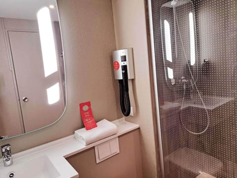 Premium bedding, in-room safe, desk, blackout drapes