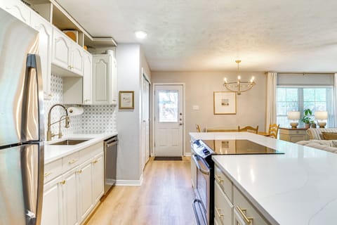 House (3 Bedrooms) | Interior