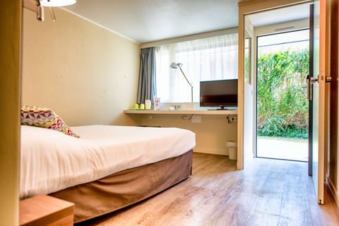 Individually furnished, desk, blackout drapes, soundproofing