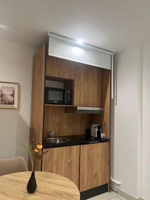 Comfort Studio, Patio, Garden View | Private kitchen