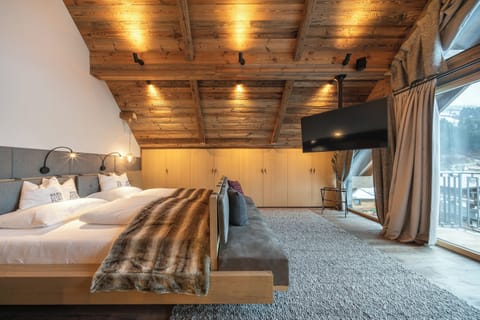 Luxury Tree House, Mountain View | 2 bedrooms, premium bedding, free minibar items, in-room safe