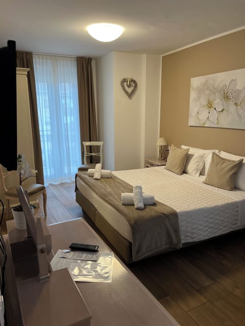 Superior Room, Balcony | In-room safe, desk, laptop workspace, iron/ironing board