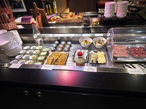 Daily buffet breakfast (EUR 13.90 per person)