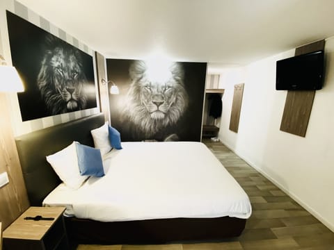 Superior Double Room | Desk, iron/ironing board, free WiFi, bed sheets