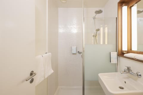 Superior Room, 1 King Bed | Desk, free WiFi, bed sheets
