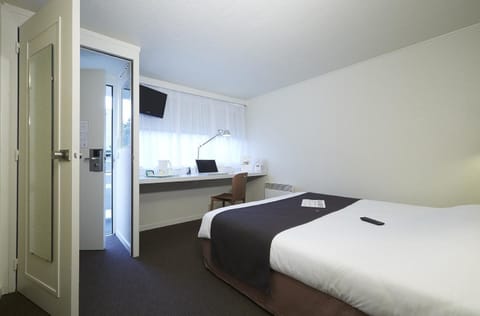 Premium bedding, desk, free WiFi, bed sheets