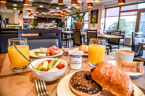 Daily buffet breakfast (EUR 17 per person)