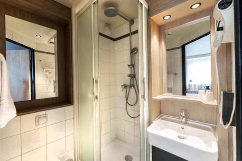 Premium bedding, desk, blackout drapes, soundproofing