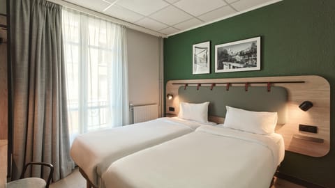 Premium bedding, desk, blackout drapes, soundproofing