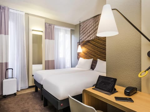 Standard Room, 2 Twin Beds | Pillowtop beds, soundproofing, free WiFi, bed sheets