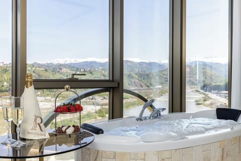 Deluxe Room, Sea View | Champagne service