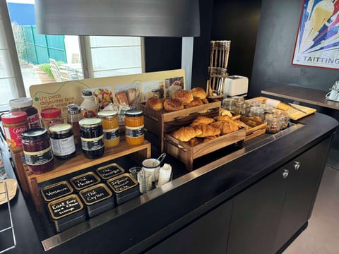 Daily buffet breakfast for a fee