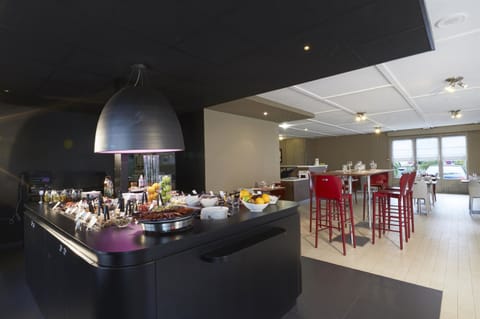 Daily buffet breakfast (EUR 13.9 per person)