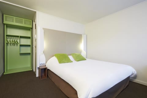 Standard Room, 1 Double Bed | Premium bedding, desk, blackout drapes, free cribs/infant beds