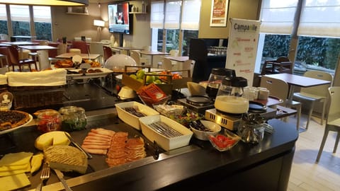 Daily buffet breakfast (EUR 13.9 per person)
