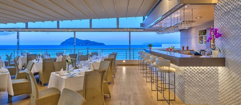 3 restaurants, lunch served